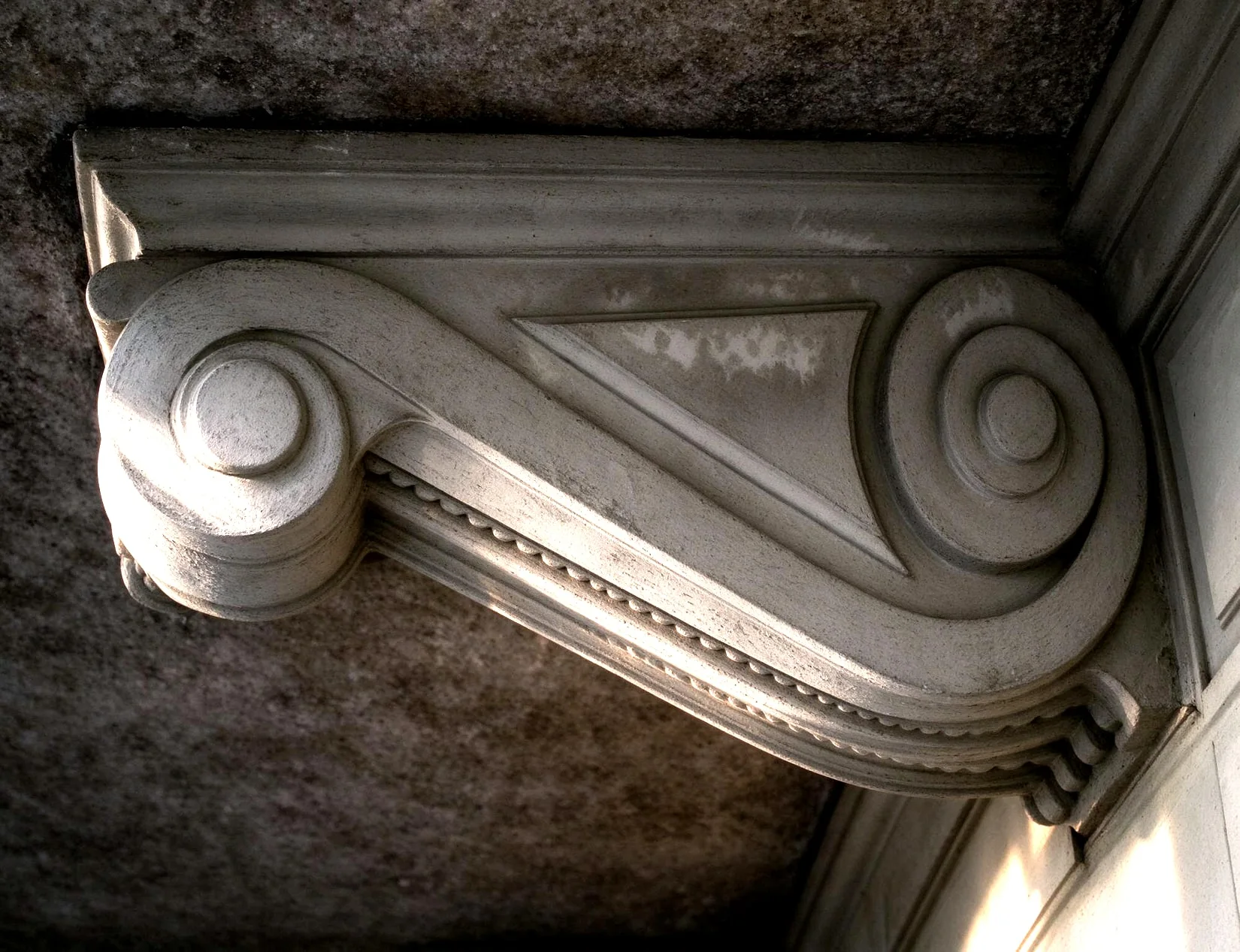 Historisches Stuckelement an einer Decke